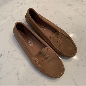 Tod’s Gommino Driving Shoes Loafers in Tan Suede
